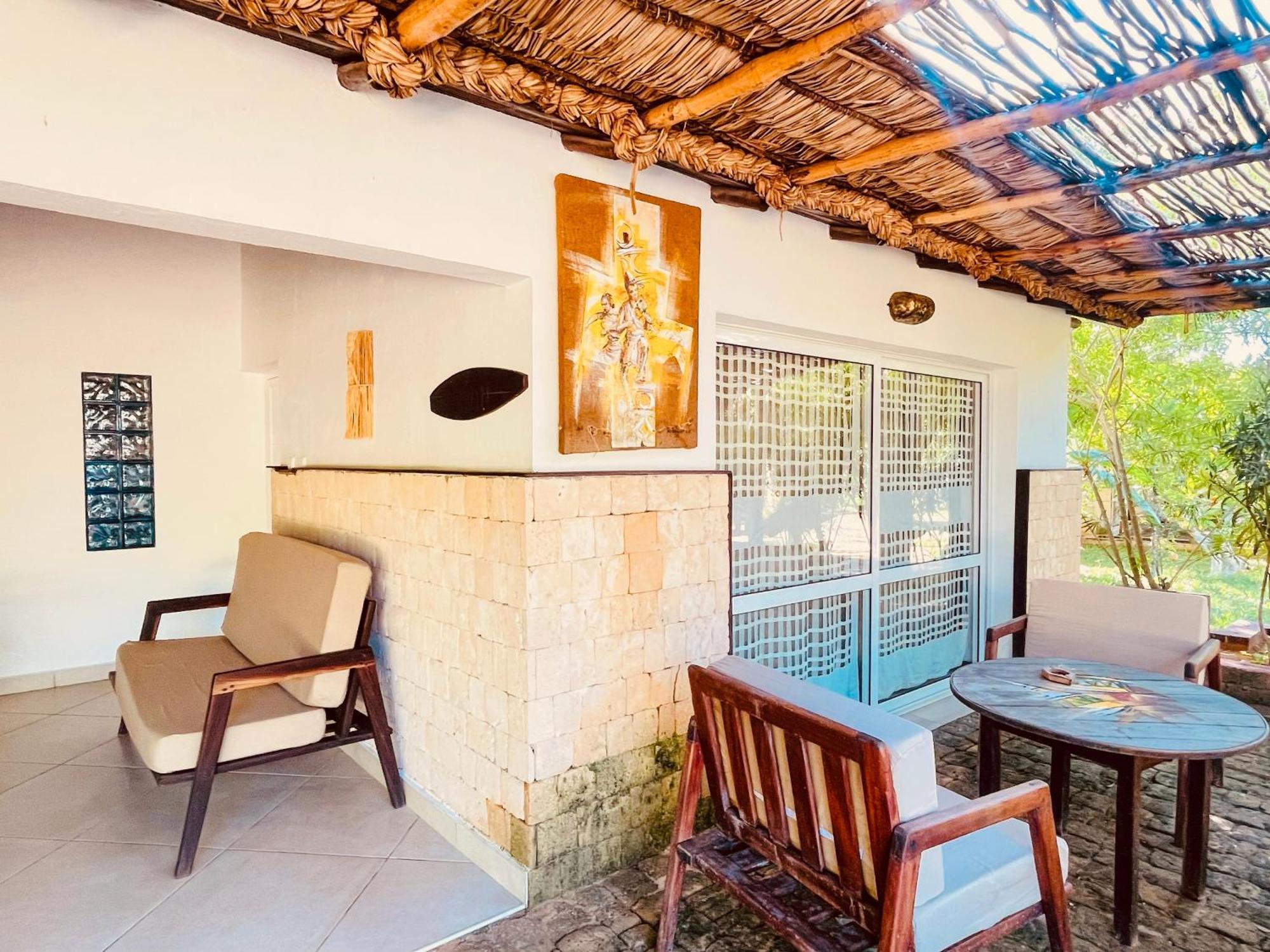 Vovo Telo Lodge Toliara Exterior foto
