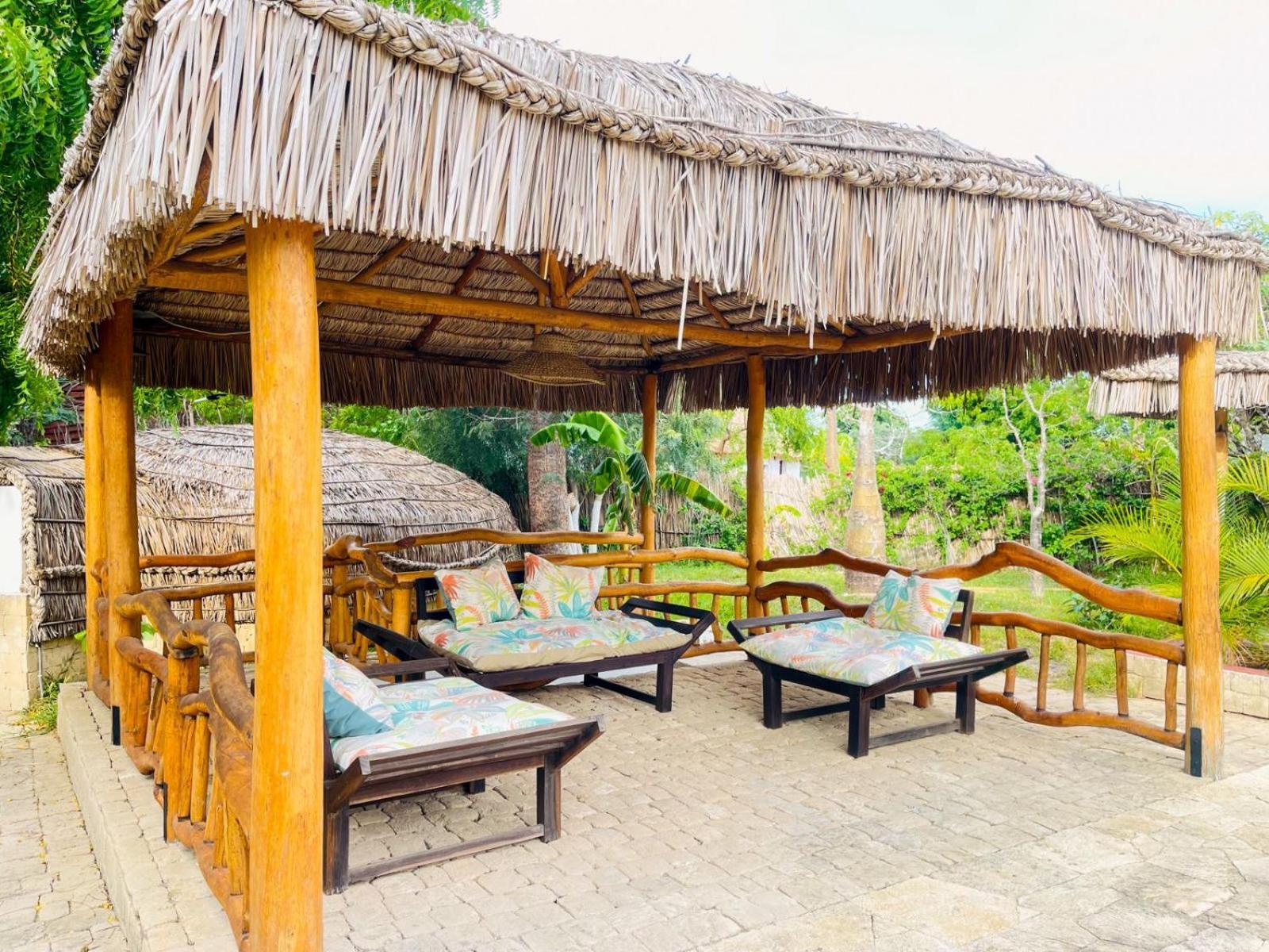 Vovo Telo Lodge Toliara Exterior foto