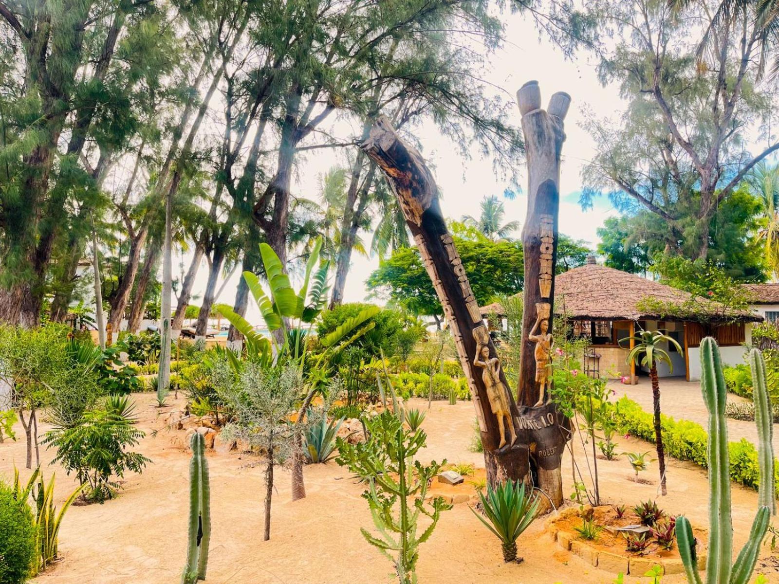 Vovo Telo Lodge Toliara Exterior foto