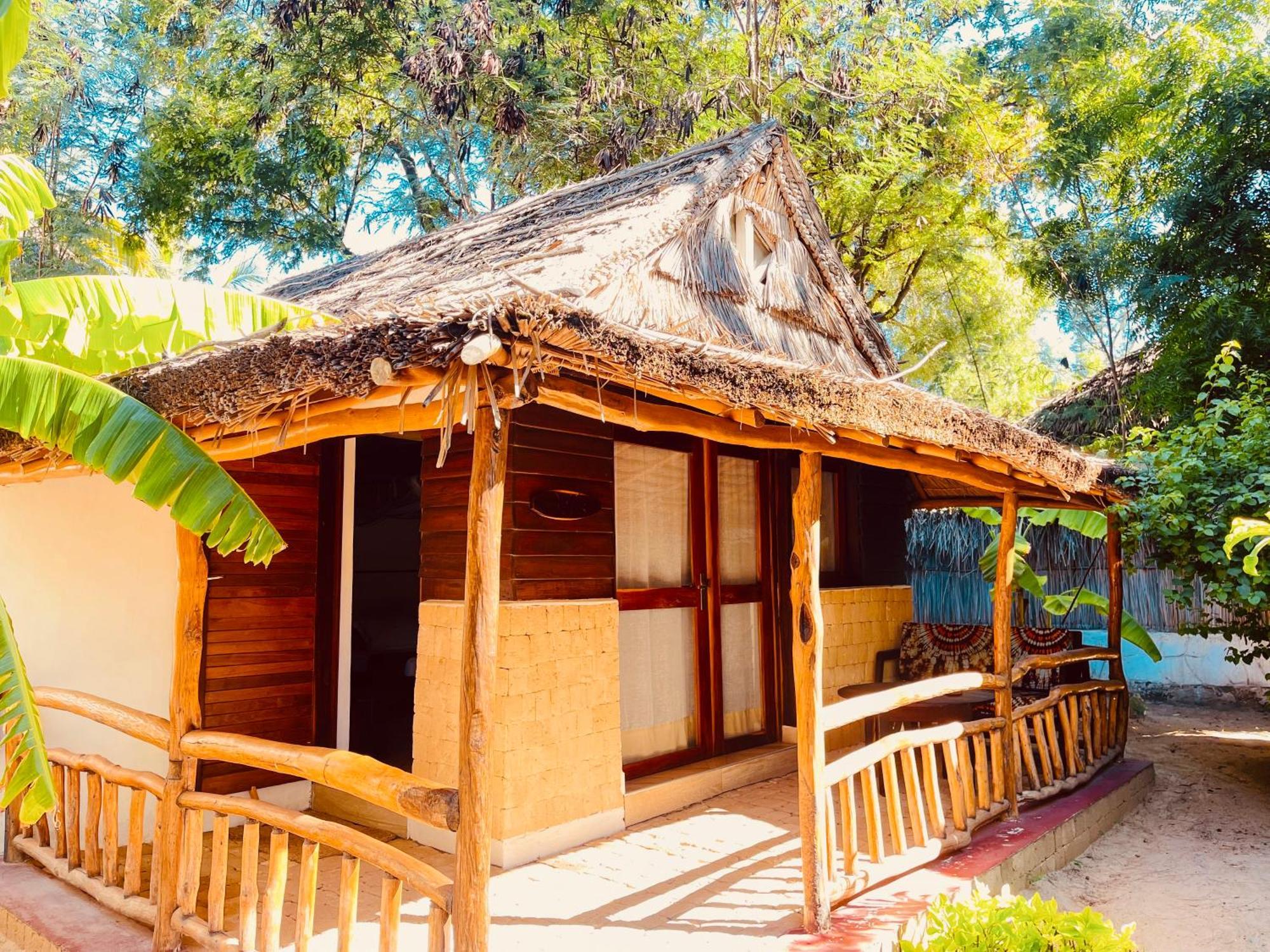 Vovo Telo Lodge Toliara Exterior foto
