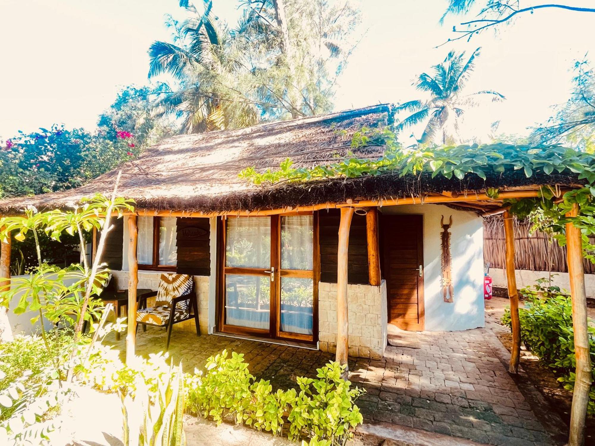 Vovo Telo Lodge Toliara Exterior foto
